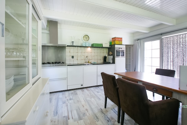 Foto van Villa in Drents-Friese Woud met Zwembad - Vakantiehuis in Wateren - Kitchen
