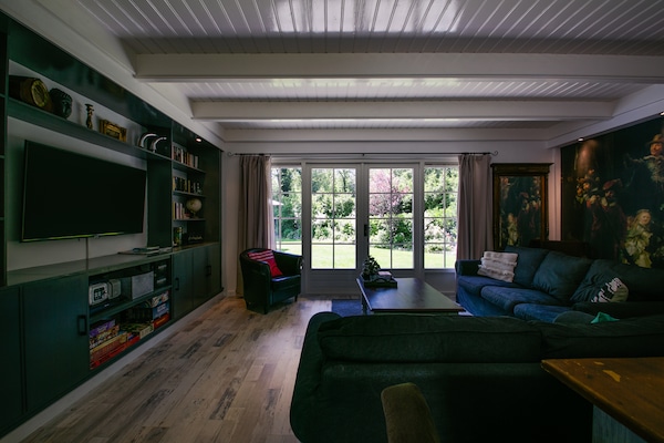 Foto van Villa in Drents-Friese Woud met Zwembad - Vakantiehuis in Wateren - LivingRoom