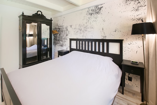 Foto van Villa in Drents-Friese Woud met Zwembad - Vakantiehuis in Wateren - BedRoom