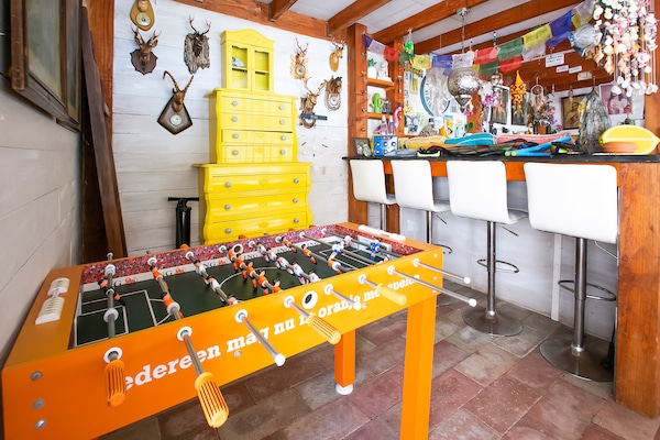 Foto van Villa in Drents-Friese Woud met Zwembad - Vakantiehuis in Wateren - RecreationRoom
