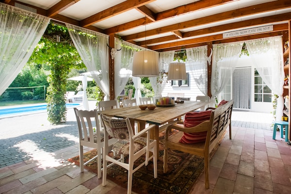 Foto van Villa in Drents-Friese Woud met Zwembad - Vakantiehuis in Wateren - TerraceBalcony