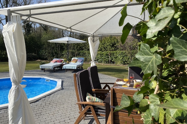 Foto van Villa in Drents-Friese Woud met Zwembad - Vakantiehuis in Wateren - GardenSummer