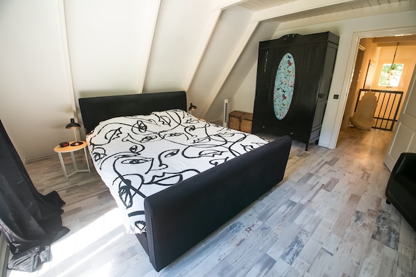 Foto van Villa in Drents-Friese Woud met Zwembad - Vakantiehuis in Wateren - BedRoom
