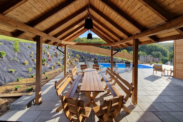 Foto van Vakantiehuis Wiśniowa met Zwembad en Bergen - Vakantiehuis in Iwierzyce - GardenSummer