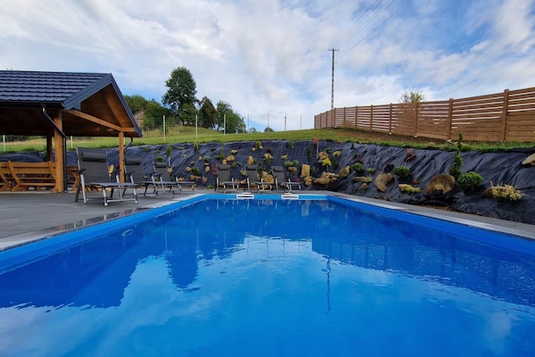 Foto van Vakantiehuis Wiśniowa met Zwembad en Bergen - Vakantiehuis in Iwierzyce - Pool