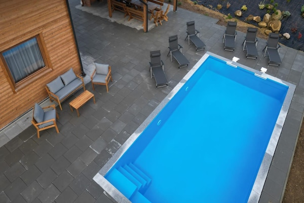 Foto van Vakantiehuis Wiśniowa met Zwembad en Bergen - Vakantiehuis in Iwierzyce - Pool