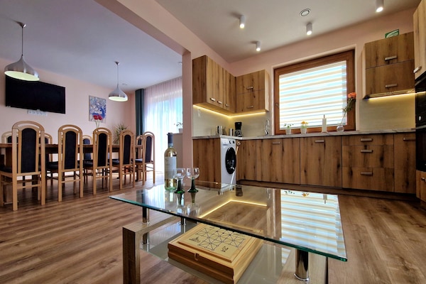 Foto van Vakantiehuis Wiśniowa met Zwembad en Bergen - Vakantiehuis in Iwierzyce - DiningRoom