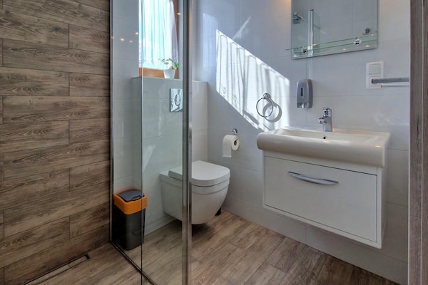 Foto van Vakantiehuis Wiśniowa met Zwembad en Bergen - Vakantiehuis in Iwierzyce - BathRoom