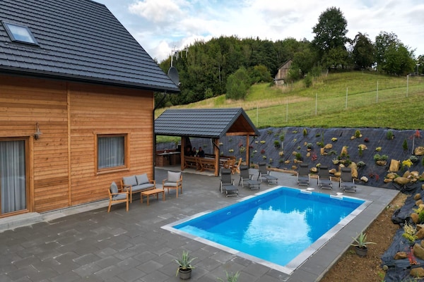 Foto van Vakantiehuis Wiśniowa met Zwembad en Bergen - Vakantiehuis in Iwierzyce - Pool