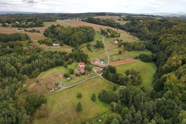 Foto van Vakantiehuis Wiśniowa met Zwembad en Bergen - Vakantiehuis in Iwierzyce - ExteriorSummer