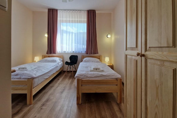Foto van Vakantiehuis Wiśniowa met Zwembad en Bergen - Vakantiehuis in Iwierzyce - BedRoom