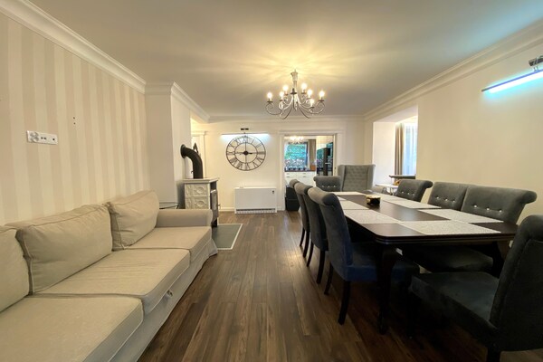 Foto van Vakantiehuis in Dziwnowek met Zwembad en Strand - Vakantiehuis in Dziwnowek - DiningRoom