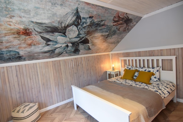 Foto van Grote vakantievilla met sauna, jacuzzi en zwembad. - BedRoom