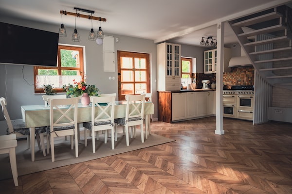 Foto van Grote vakantievilla met sauna, jacuzzi en zwembad. - DiningRoom