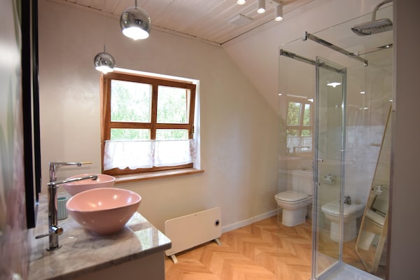 Foto van Grote vakantievilla met sauna, jacuzzi en zwembad. - BathRoom