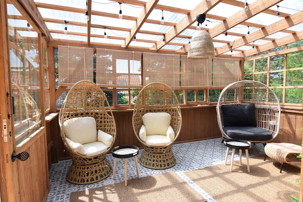 Foto van Grote vakantievilla met sauna, jacuzzi en zwembad. - TerraceBalcony