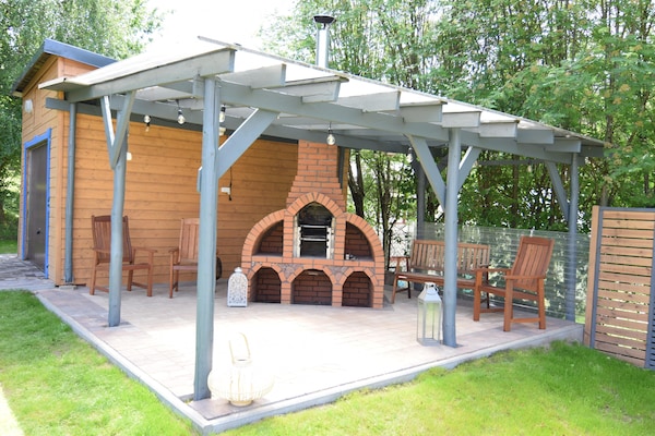 Foto van Grote vakantievilla met sauna, jacuzzi en zwembad. - ExteriorSummer