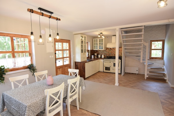 Foto van Grote vakantievilla met sauna, jacuzzi en zwembad. - LivingRoom