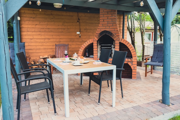 Foto van Grote vakantievilla met sauna, jacuzzi en zwembad. - TerraceBalcony