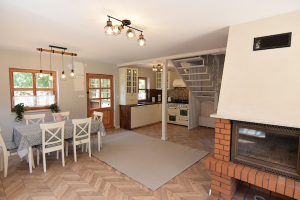 Foto van Grote vakantievilla met sauna, jacuzzi en zwembad. - LivingRoom