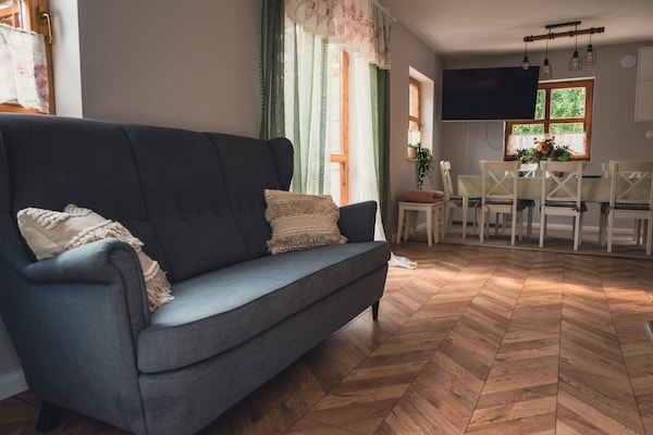 Foto van Grote vakantievilla met sauna, jacuzzi en zwembad. - LivingRoom