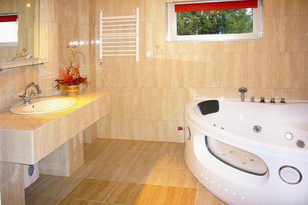 Foto van Vakantiehuis met zomerzwembad + sauna, jacuzzi - Vakantiehuis in Sieciemin - BathRoom