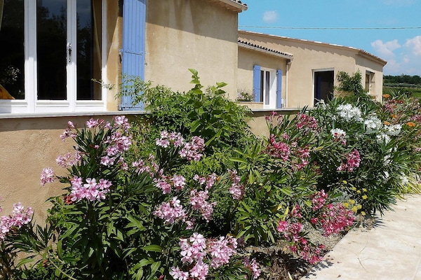 Foto van vakantiehuis in Puyméras met tuin - Vakantiehuis in Puyméras - ExteriorSummer