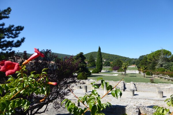 Foto van vakantiehuis in Puyméras met tuin - Vakantiehuis in Puyméras - AreaSummer5KM