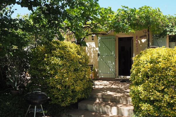 Foto van Gezellig vakantiehuis met zwembad, Vernègues - Vakantiehuis in Vernègues - ExteriorSummer