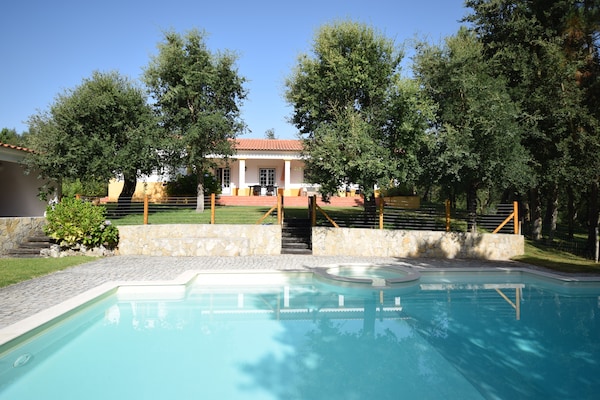 Foto van Familie-uitje met zwembad; Caldas da Rainha - Vakantiehuis in Salir de Matos - ExteriorSummer