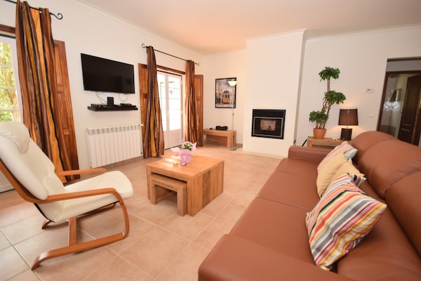 Foto van Familie-uitje met zwembad; Caldas da Rainha - Vakantiehuis in Salir de Matos - LivingRoom