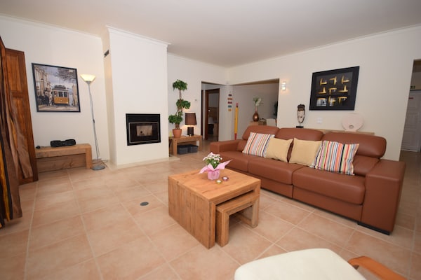 Foto van Familie-uitje met zwembad; Caldas da Rainha - Vakantiehuis in Salir de Matos - LivingRoom