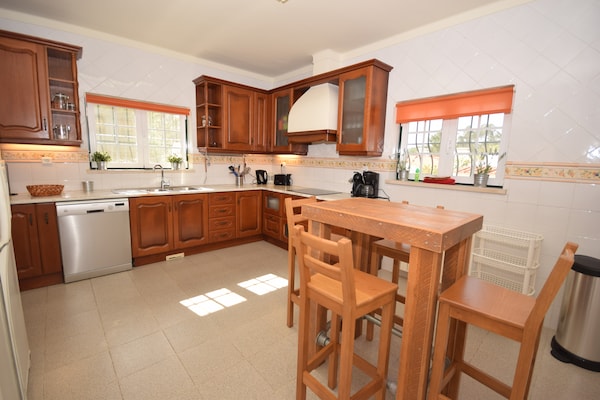Foto van Familie-uitje met zwembad; Caldas da Rainha - Vakantiehuis in Salir de Matos - Kitchen