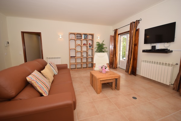 Foto van Familie-uitje met zwembad; Caldas da Rainha - Vakantiehuis in Salir de Matos - LivingRoom