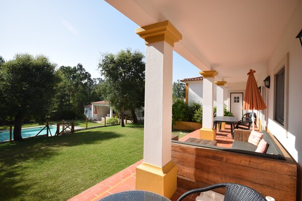 Foto van Familie-uitje met zwembad; Caldas da Rainha - Vakantiehuis in Salir de Matos - TerraceBalcony