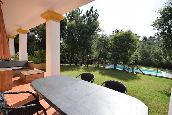 Foto van Familie-uitje met zwembad; Caldas da Rainha - Vakantiehuis in Salir de Matos - TerraceBalcony
