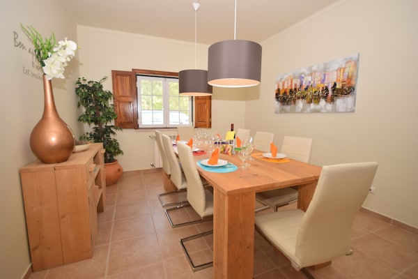 Foto van Familie-uitje met zwembad; Caldas da Rainha - Vakantiehuis in Salir de Matos - DiningRoom