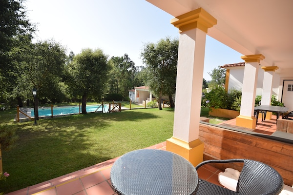 Foto van Familie-uitje met zwembad; Caldas da Rainha - Vakantiehuis in Salir de Matos - ViewSummer