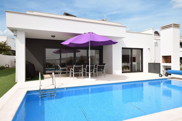 Foto van Vakantiehuis; strand van Nazaré om te surfen - Vakantiehuis in Famalicao - ExteriorSummer