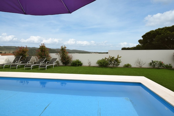 Foto van Vakantiehuis; strand van Nazaré om te surfen - Vakantiehuis in Famalicao - PoolOfHouse
