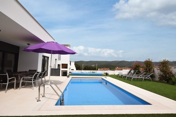 Foto van Vakantiehuis; strand van Nazaré om te surfen - Vakantiehuis in Famalicao - PoolOfHouse