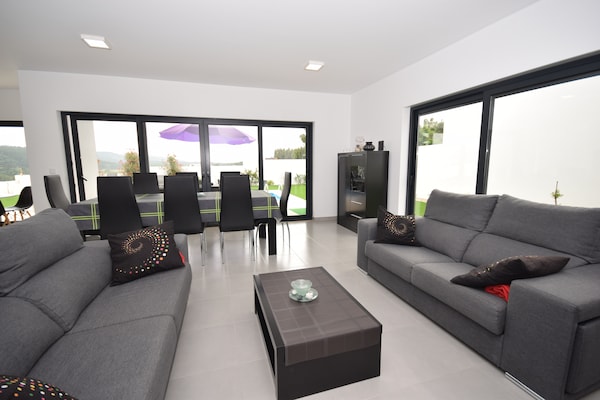 Foto van Vakantiehuis; strand van Nazaré om te surfen - Vakantiehuis in Famalicao - DiningRoom