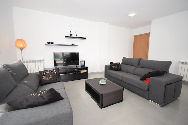 Foto van Vakantiehuis; strand van Nazaré om te surfen - Vakantiehuis in Famalicao - LivingRoom