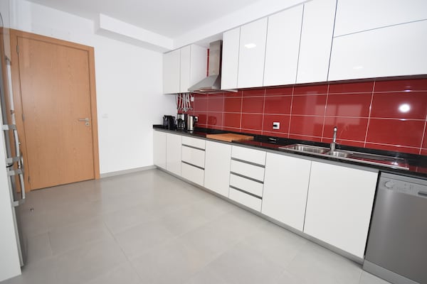 Foto van Vakantiehuis; strand van Nazaré om te surfen - Vakantiehuis in Famalicao - Kitchen