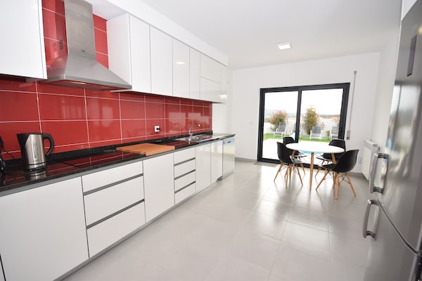 Foto van Vakantiehuis; strand van Nazaré om te surfen - Vakantiehuis in Famalicao - Kitchen