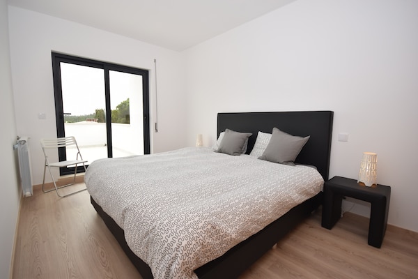 Foto van Vakantiehuis; strand van Nazaré om te surfen - Vakantiehuis in Famalicao - BedRoom