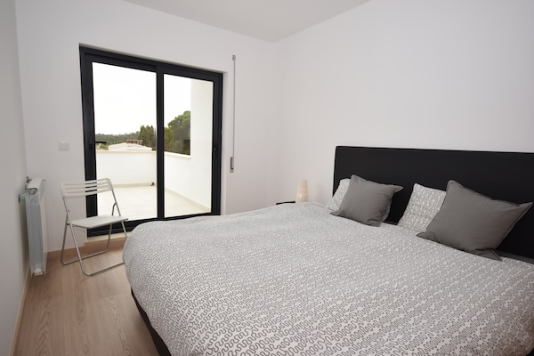 Foto van Vakantiehuis; strand van Nazaré om te surfen - Vakantiehuis in Famalicao - BedRoom