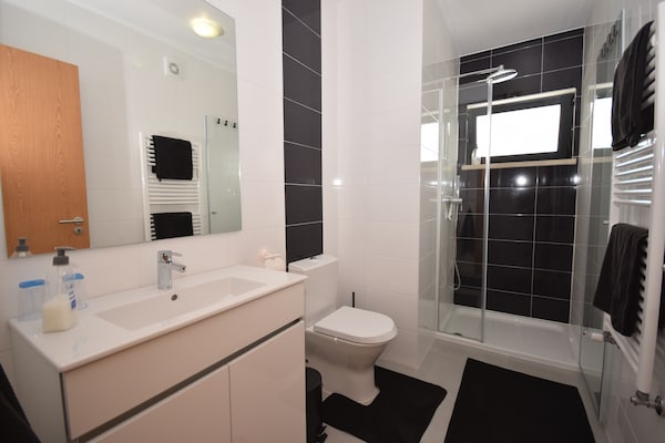 Foto van Vakantiehuis; strand van Nazaré om te surfen - Vakantiehuis in Famalicao - BathRoom
