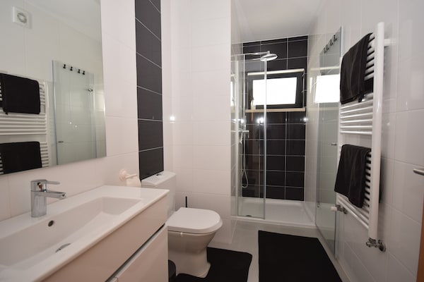 Foto van Vakantiehuis; strand van Nazaré om te surfen - Vakantiehuis in Famalicao - BathRoom