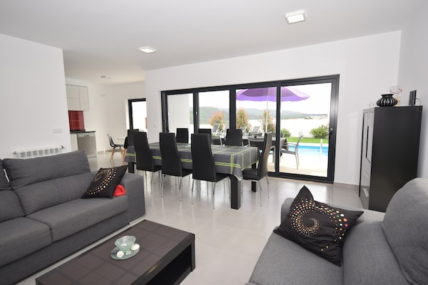 Foto van Vakantiehuis; strand van Nazaré om te surfen - Vakantiehuis in Famalicao - DiningRoom